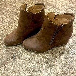Wedge boots brown never worn